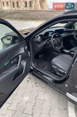 Внедорожник / Кроссовер Peugeot e-2008 2022 в 