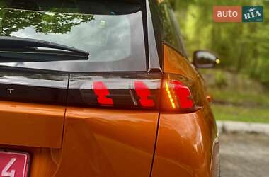 Позашляховик / Кросовер Peugeot e-2008 2021 в 