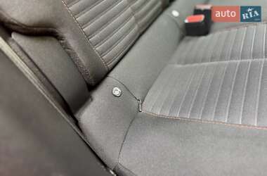 Позашляховик / Кросовер Peugeot e-2008 2021 в 