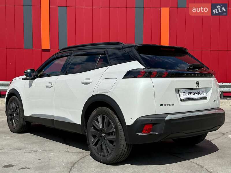 Внедорожник / Кроссовер Peugeot e-2008 2021 в Киеве