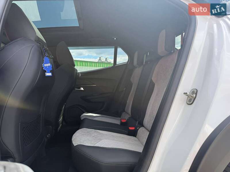 Внедорожник / Кроссовер Peugeot e-2008 2021 в Киеве