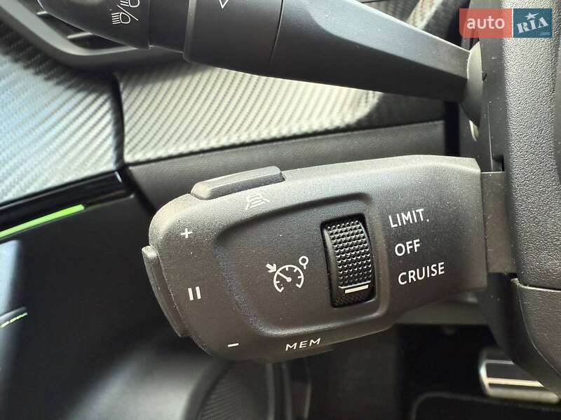 Внедорожник / Кроссовер Peugeot e-2008 2021 в Киеве