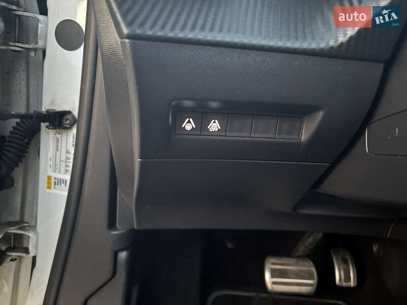 Внедорожник / Кроссовер Peugeot e-2008 2020 в Виннице