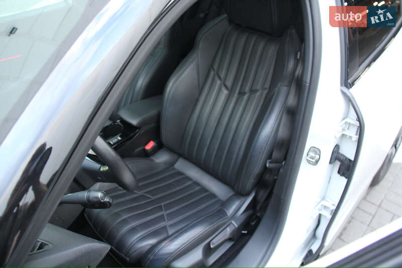 Внедорожник / Кроссовер Peugeot e-2008 2020 в Киеве