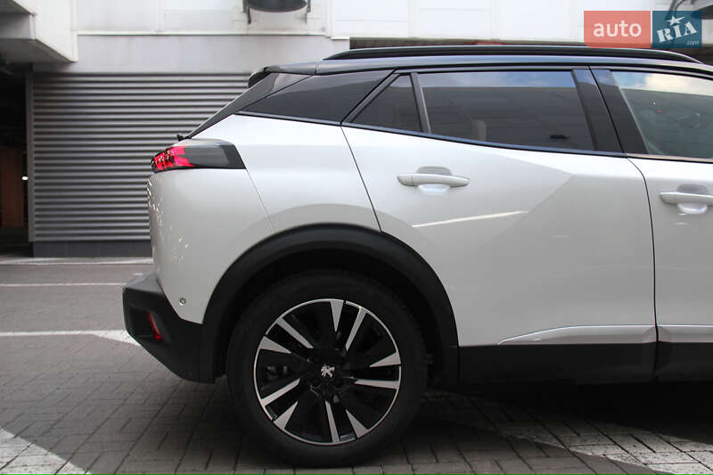 Внедорожник / Кроссовер Peugeot e-2008 2020 в Киеве