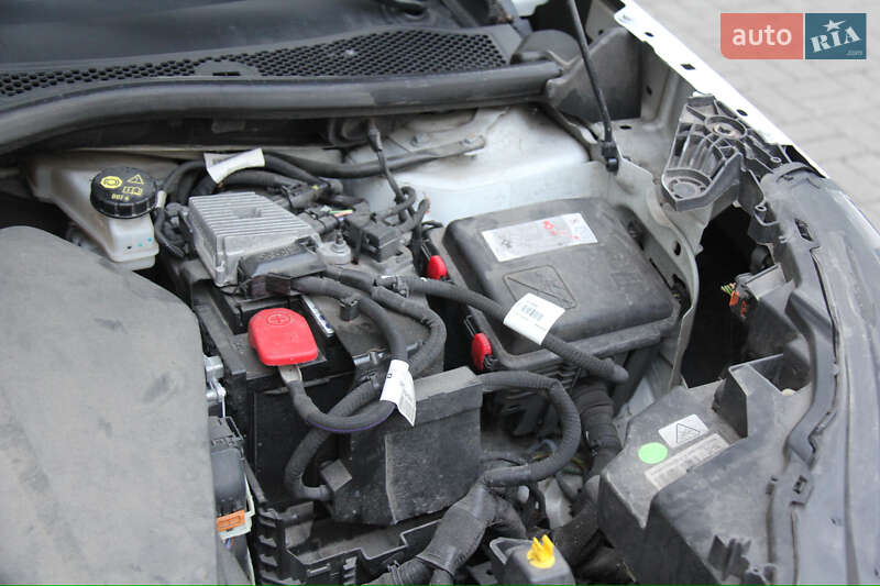 Внедорожник / Кроссовер Peugeot e-2008 2020 в Киеве