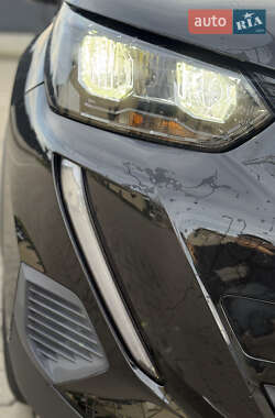 Внедорожник / Кроссовер Peugeot e-2008 2022 в 