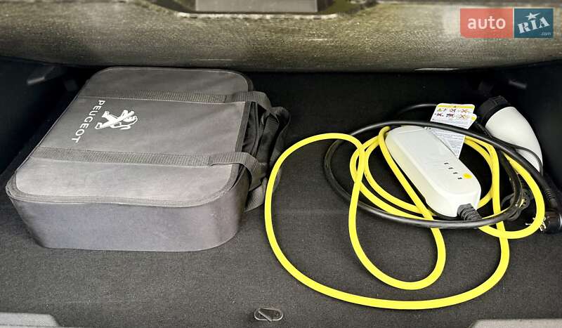 Позашляховик / Кросовер Peugeot e-2008 2020 в Бердичеві