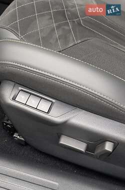 Внедорожник / Кроссовер Peugeot e-2008 2023 в 