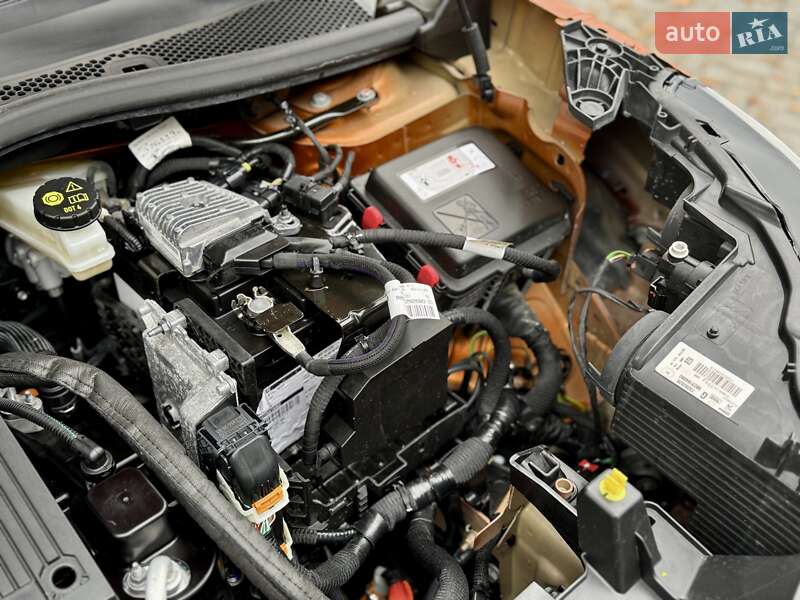 Позашляховик / Кросовер Peugeot e-2008 2021 в Дрогобичі