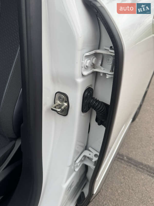 Позашляховик / Кросовер Peugeot e-2008 2020 в Рівному