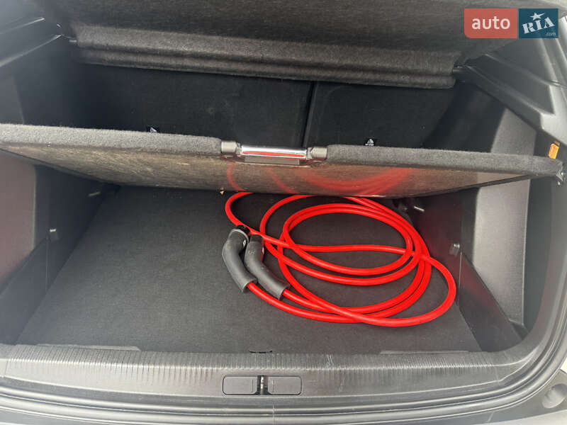 Позашляховик / Кросовер Peugeot e-2008 2020 в Рівному