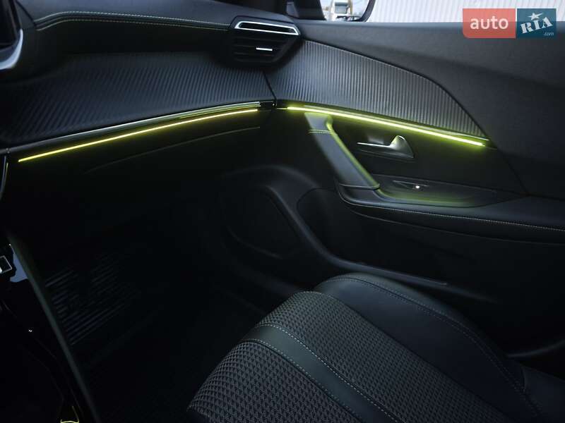 Внедорожник / Кроссовер Peugeot e-2008 2021 в Киеве