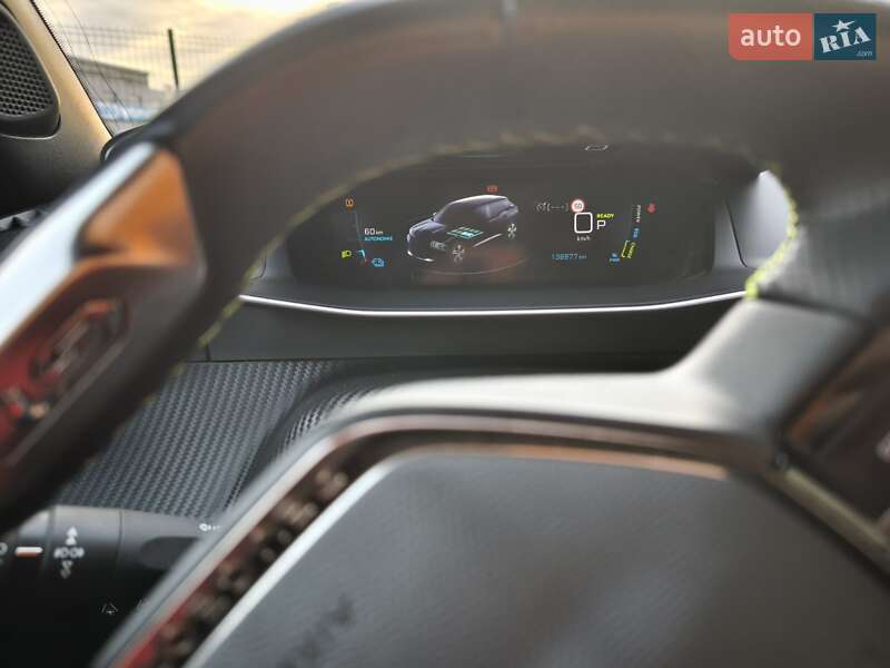 Внедорожник / Кроссовер Peugeot e-2008 2021 в Киеве