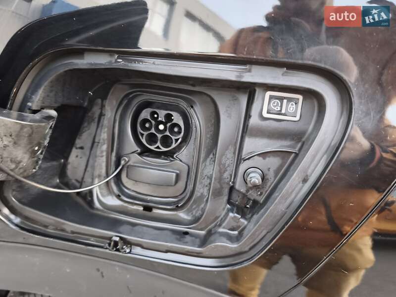 Внедорожник / Кроссовер Peugeot e-2008 2021 в Киеве