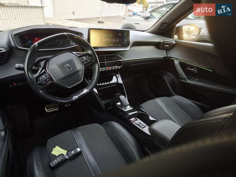 Внедорожник / Кроссовер Peugeot e-2008 2021 в Киеве