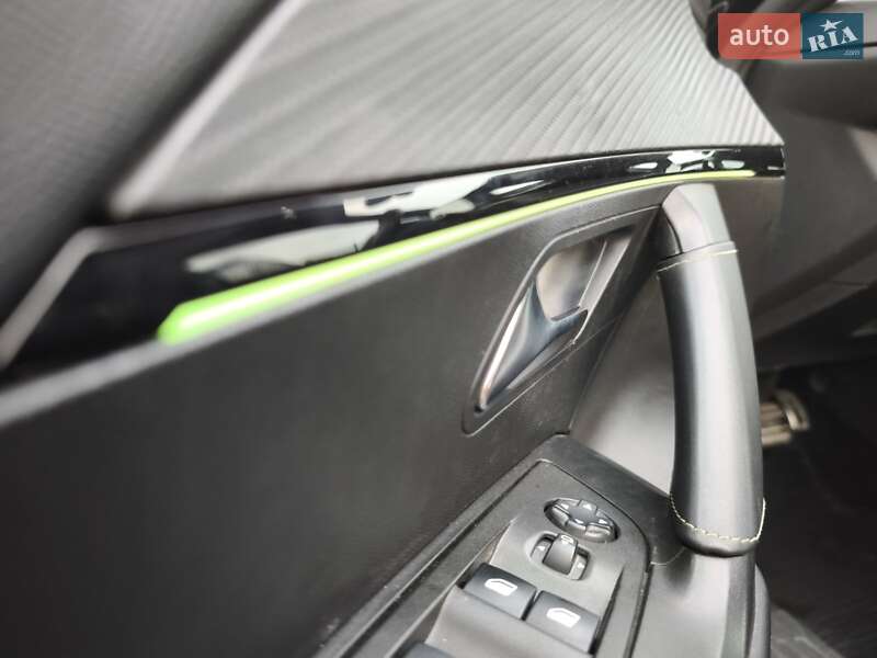 Внедорожник / Кроссовер Peugeot e-2008 2021 в Киеве