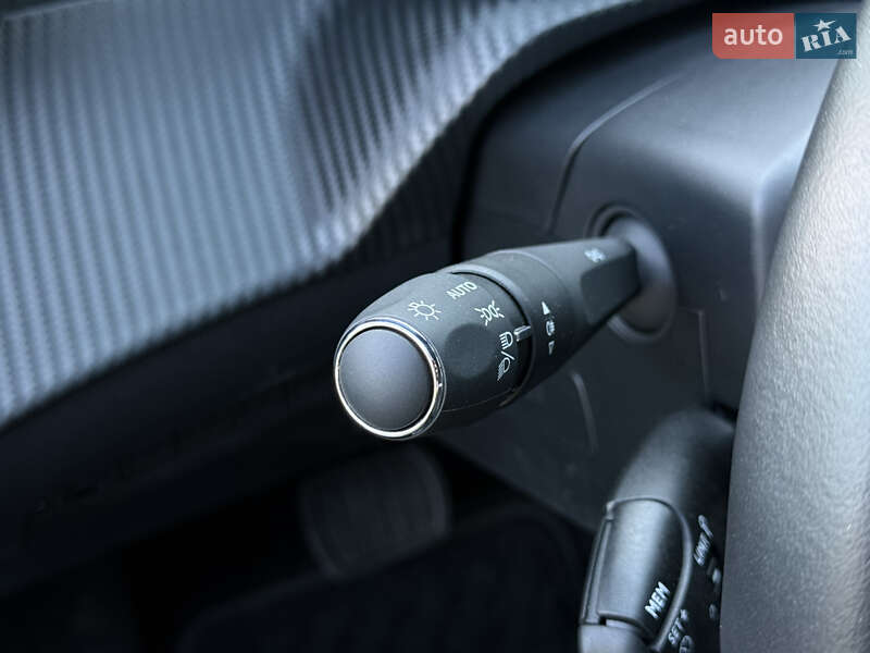 Внедорожник / Кроссовер Peugeot e-2008 2024 в Львове