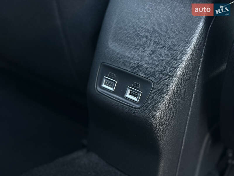 Внедорожник / Кроссовер Peugeot e-2008 2024 в Львове