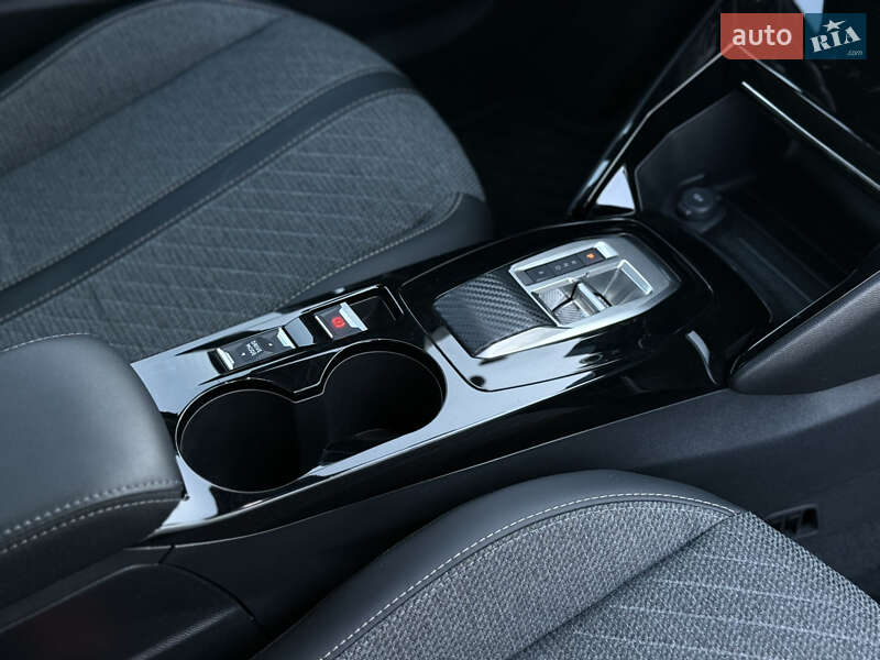 Внедорожник / Кроссовер Peugeot e-2008 2024 в Львове