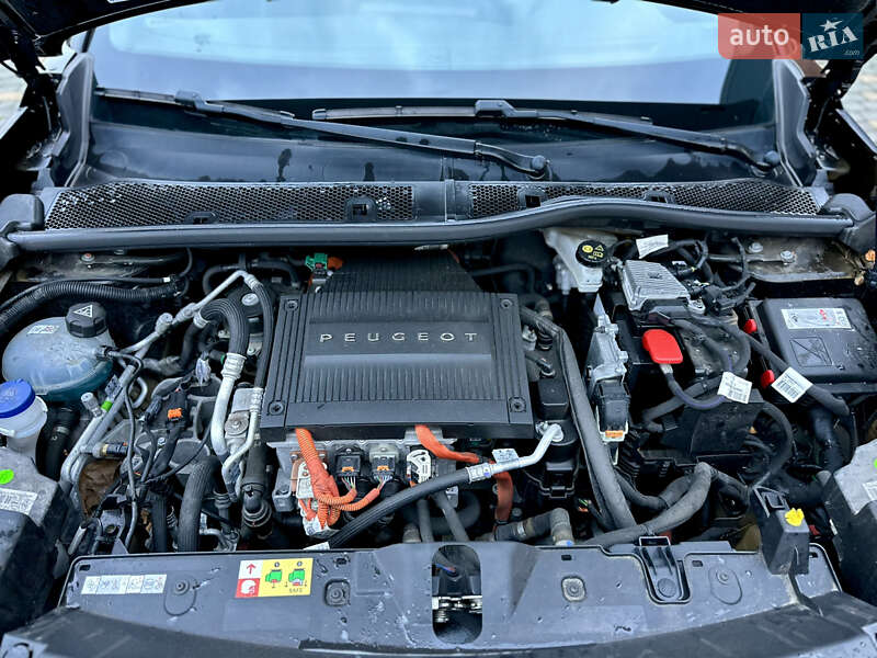 Позашляховик / Кросовер Peugeot e-2008 2020 в Самборі