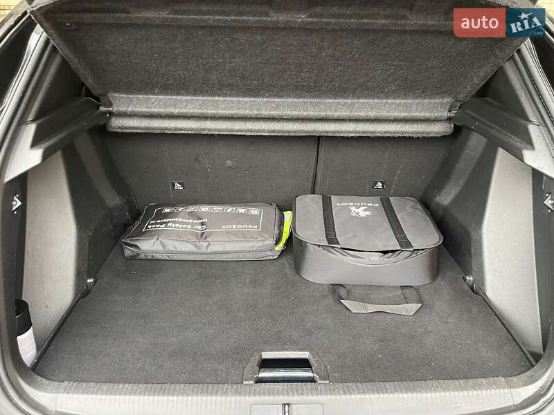 Внедорожник / Кроссовер Peugeot e-2008 2021 в Тернополе