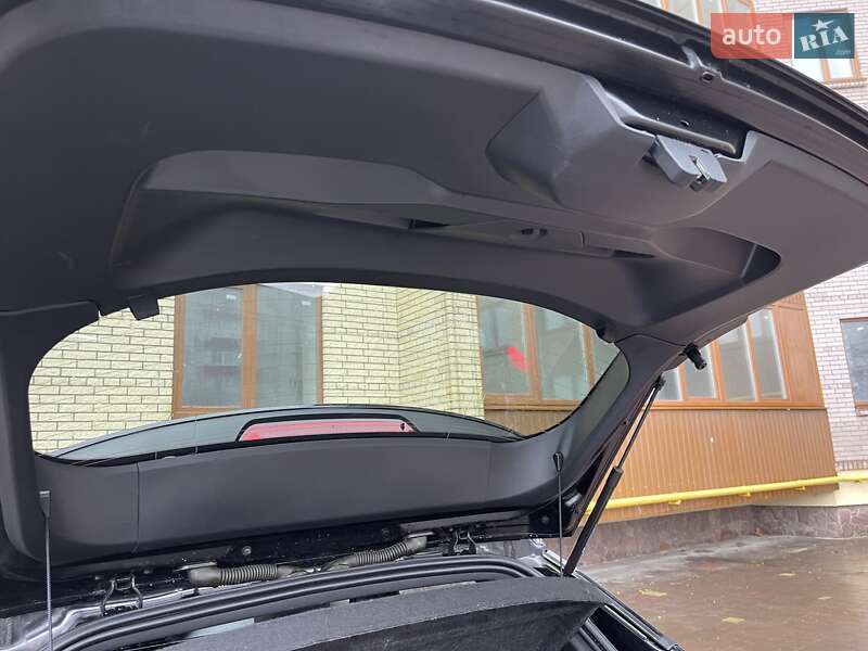 Внедорожник / Кроссовер Peugeot e-2008 2021 в Тернополе