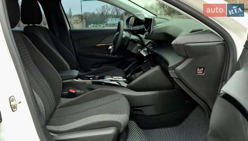 Хетчбек Peugeot e-208 2023 в Жовтих Водах