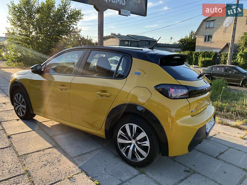 Хэтчбек Peugeot e-208 2021 в Киеве
