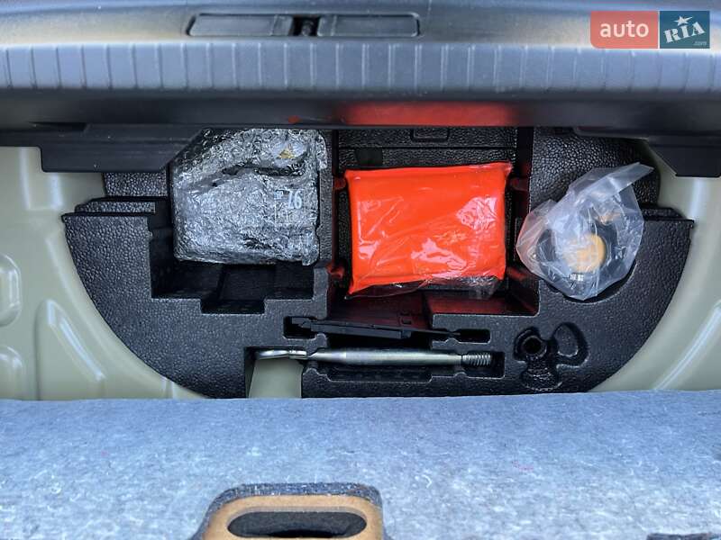 Хэтчбек Peugeot e-208 2021 в Киеве