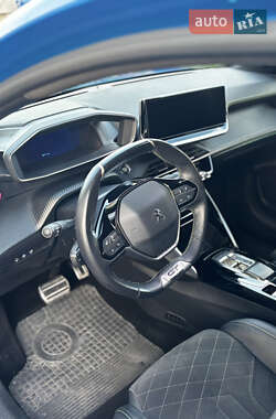 Хэтчбек Peugeot e-208 2022 в 