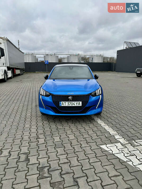 Хэтчбек Peugeot e-208 2021 в 