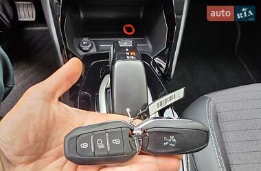 Хэтчбек Peugeot e-208 2021 в 