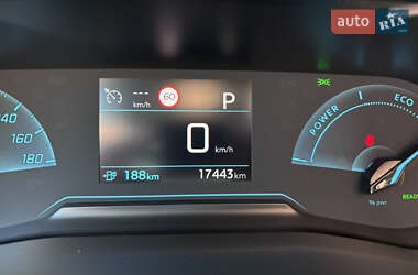 Хэтчбек Peugeot e-208 2022 в 