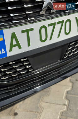 Хетчбек Peugeot e-208 2022 в 
