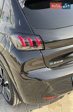 Хетчбек Peugeot e-208 2022 в 