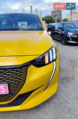 Хэтчбек Peugeot e-208 2021 в 