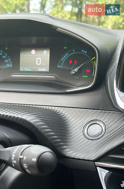 Хетчбек Peugeot e-208 2022 в 