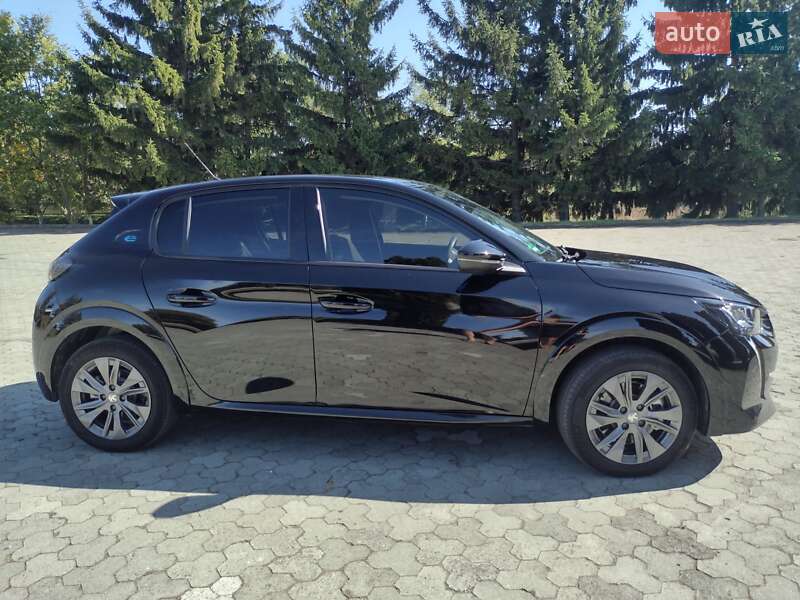 Хетчбек Peugeot e-208 2023 в Дубні