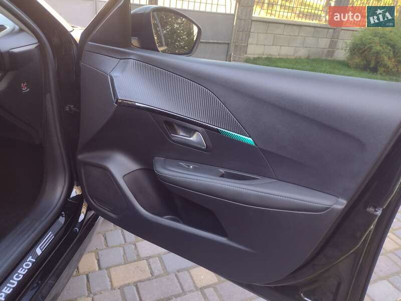 Хетчбек Peugeot e-208 2023 в Дубні