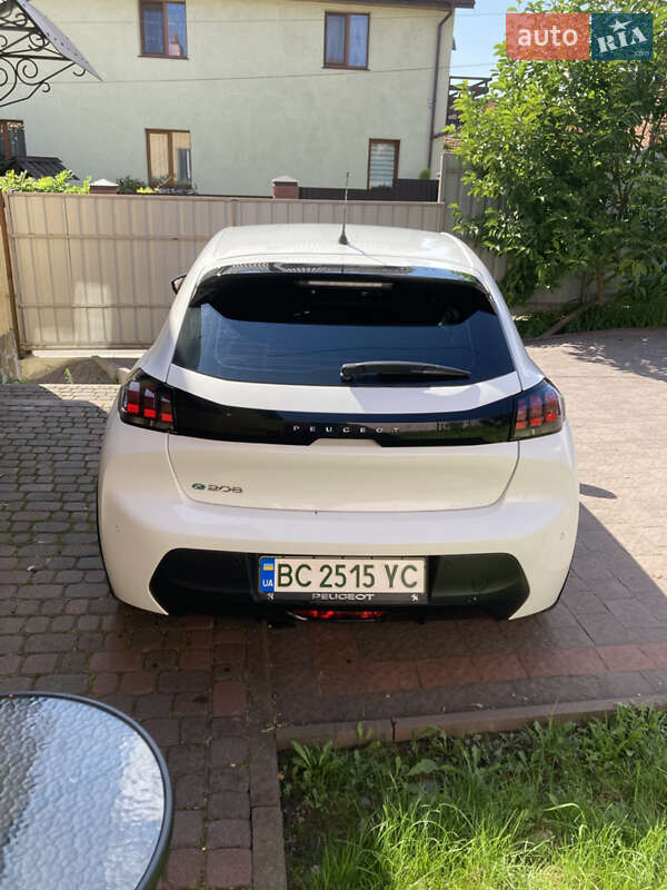 Хэтчбек Peugeot e-208 2021 в Львове