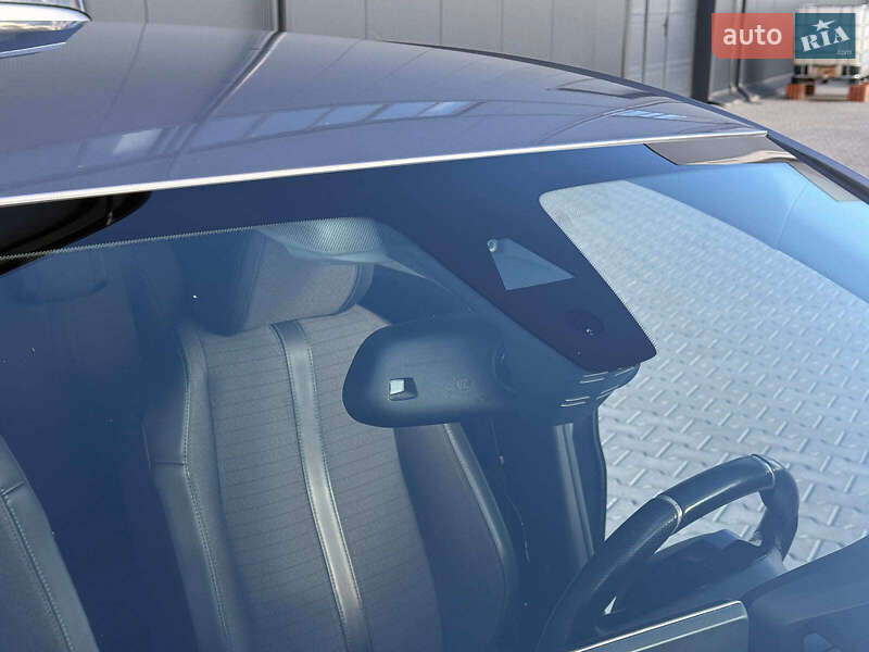 Хэтчбек Peugeot e-208 2019 в Львове