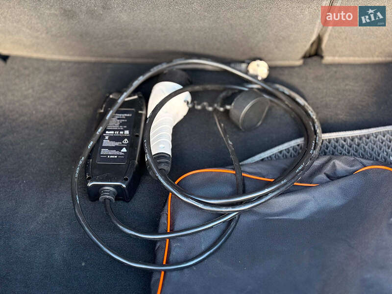 Хэтчбек Peugeot e-208 2019 в Львове