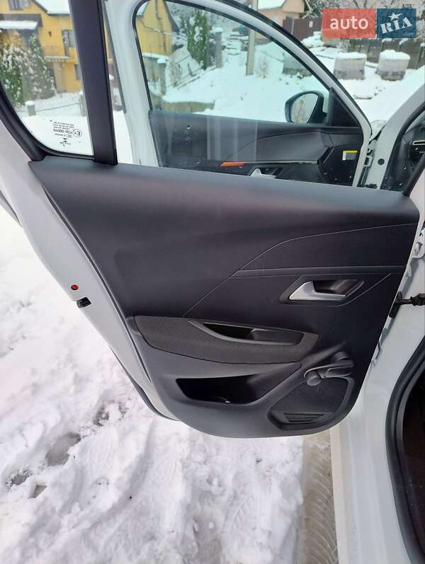 Хэтчбек Peugeot e-208 2020 в Львове