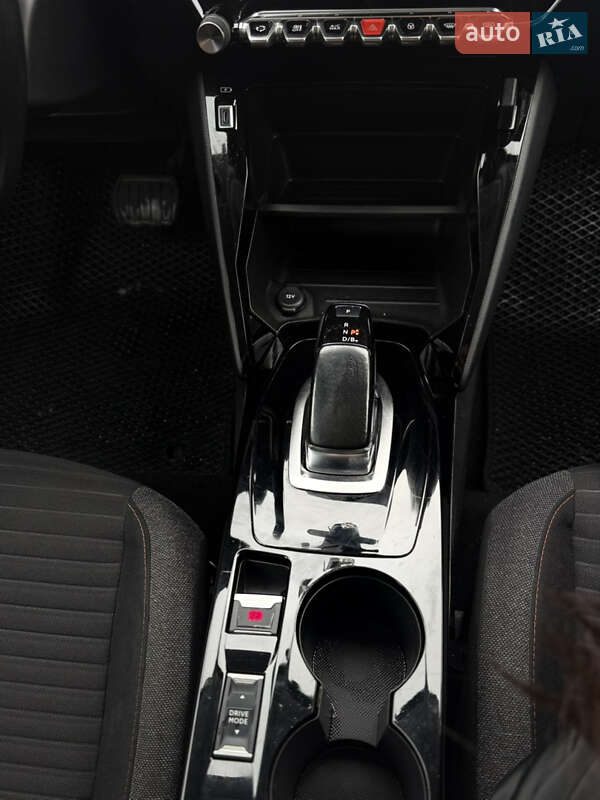 Хэтчбек Peugeot e-208 2020 в Киеве фото 17 Хэтчбек Peugeot e-208 2020 в Киеве