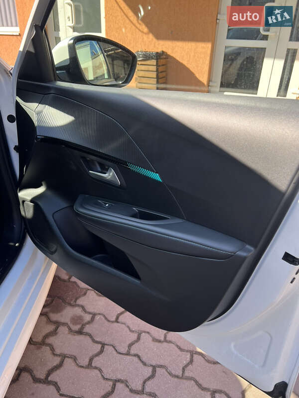 Хэтчбек Peugeot e-208 2020 в Львове