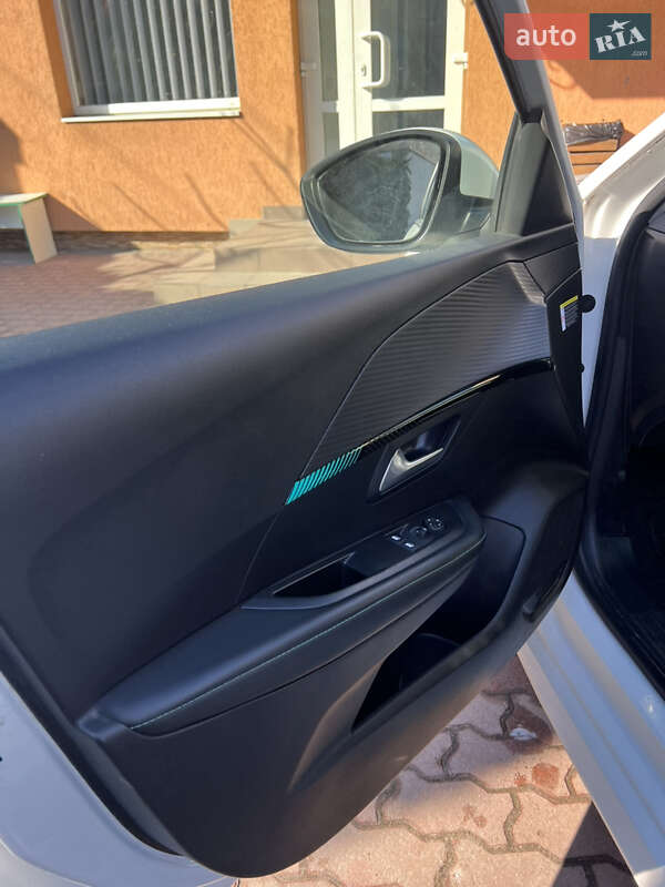 Хэтчбек Peugeot e-208 2020 в Львове