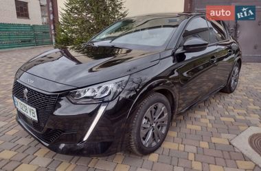 Хетчбек Peugeot e-208 2023 в Дубні