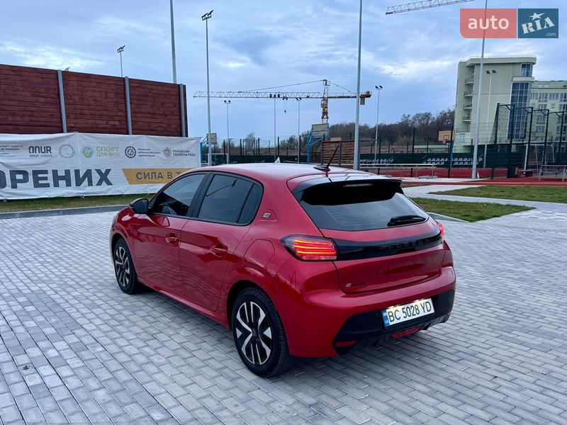 Хэтчбек Peugeot e-208 2024 в Львове