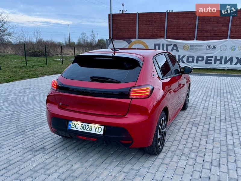 Хэтчбек Peugeot e-208 2024 в Львове